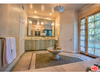 234 South Rimpau Boulevard Los Angeles, CA 90004 - Photo 25 of 53