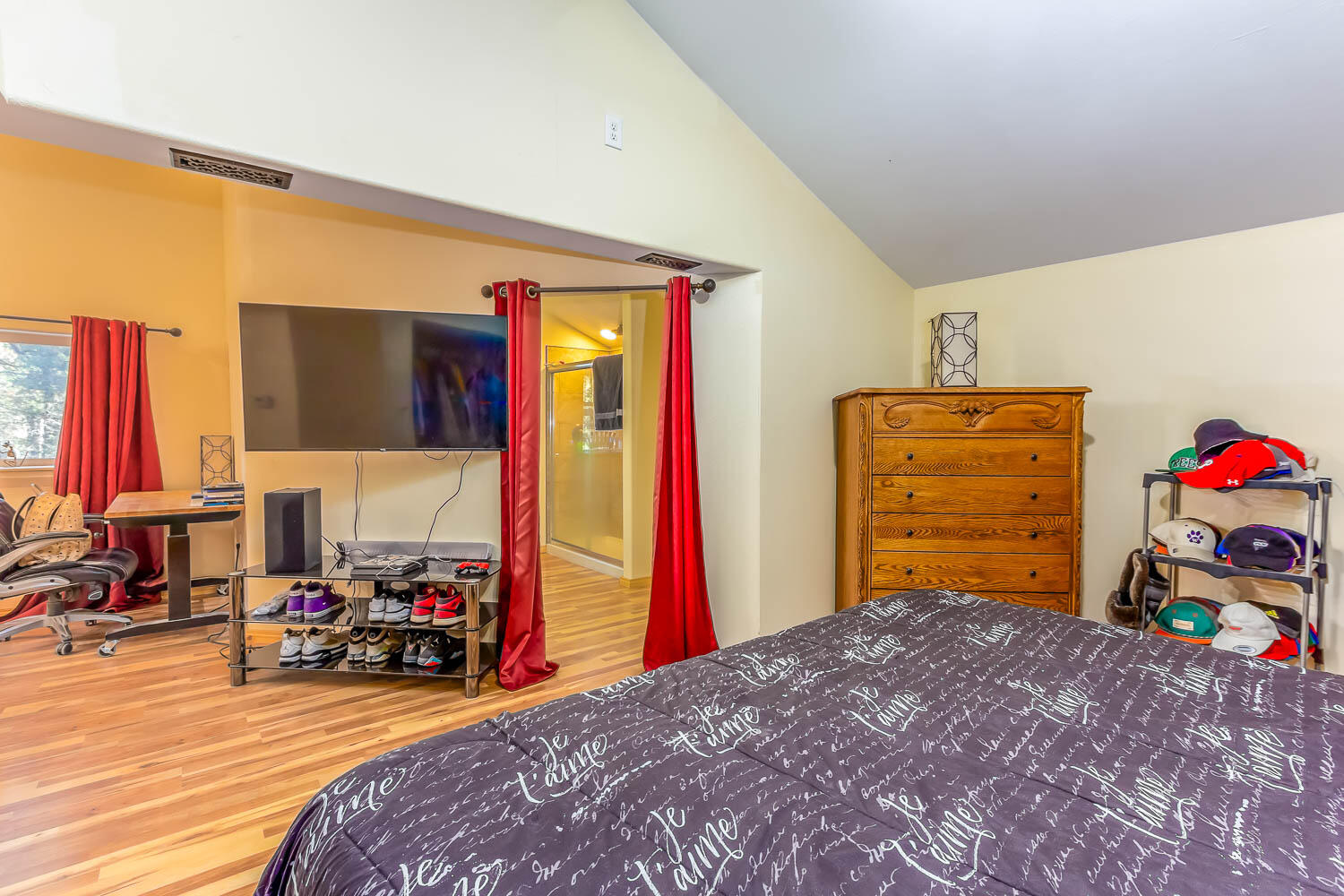 53345 Andrews Road La Pine, OR 97739 - Photo 33 of 42 Alt view RV Barn bedroom area.