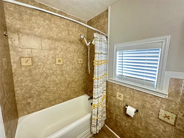 $1,500 | 1701 17th Street, Unit D, Galveston, TX 77550