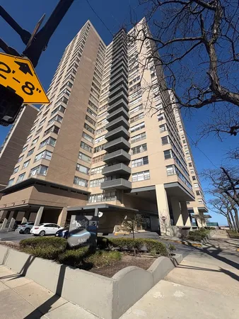 $147,999 | 6301 North Sheridan Road, Unit 9M, Chicago, IL 60660
