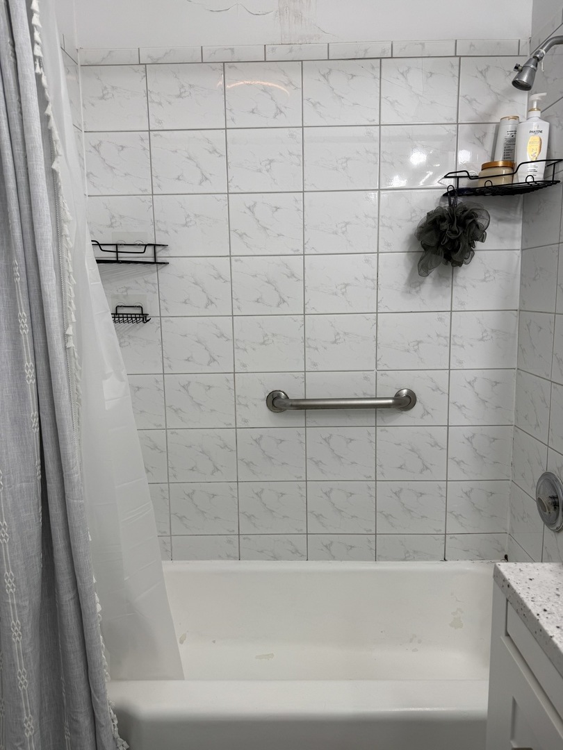 6301 North Sheridan Road, Unit 9M Chicago, IL 60660 - Photo 12 of 23