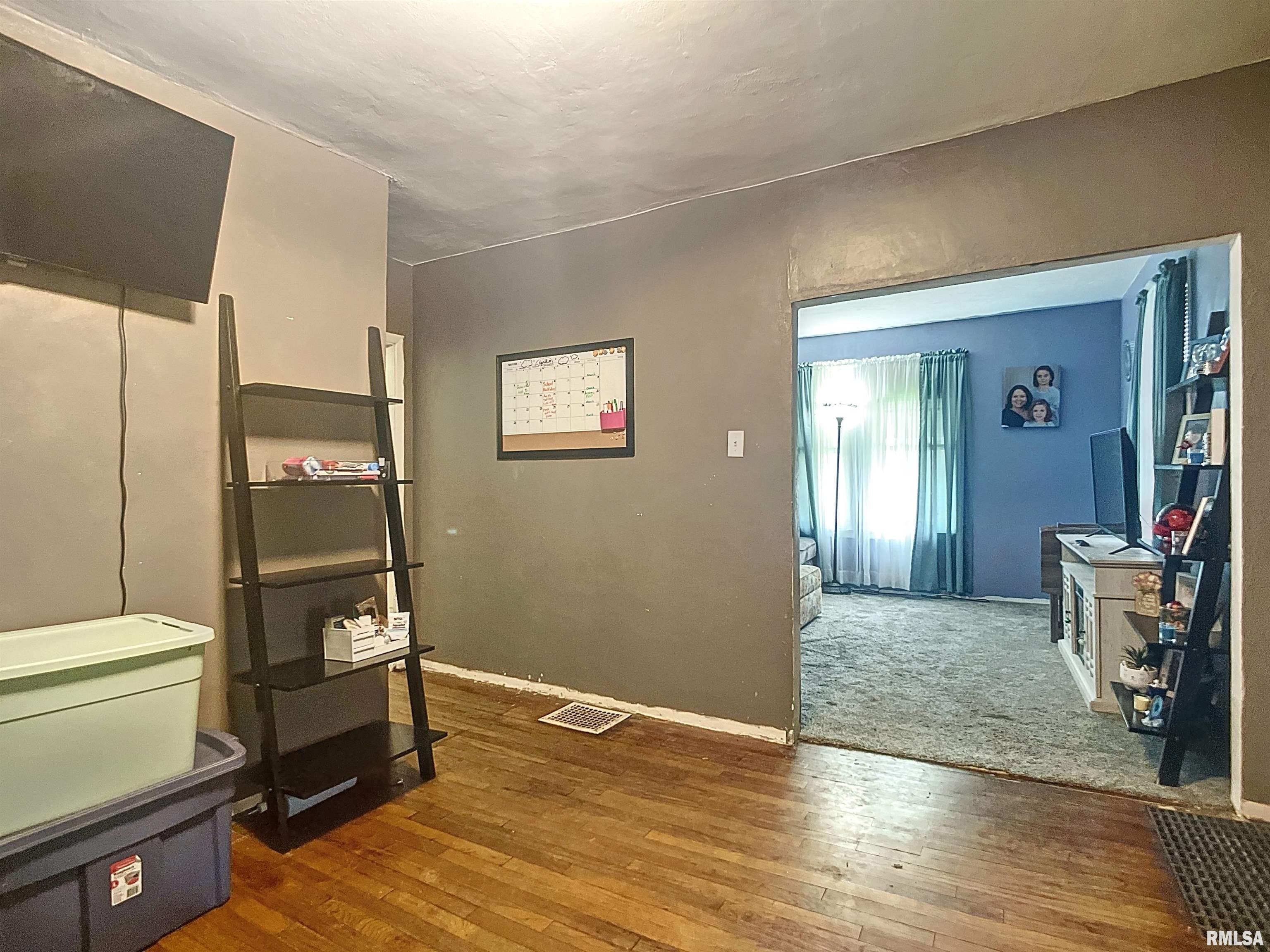 2420 4th Street Moline, IL 61265 - Photo 6 of 25 Gallery Image 6