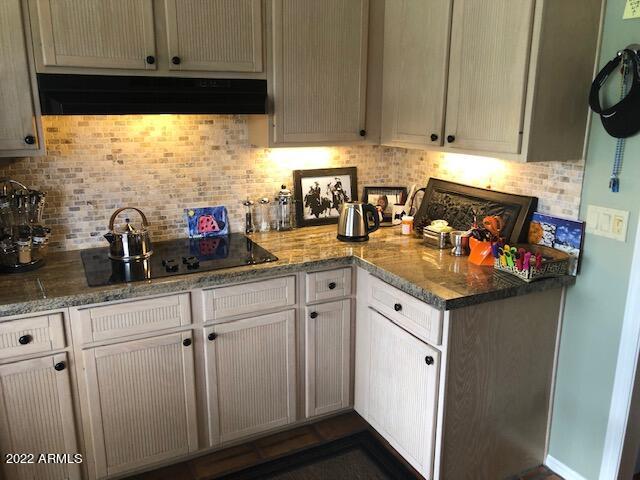 7272 East Gainey Ranch Road, Unit 33 Scottsdale, AZ 85258 - Photo 13 of 31 LARGE KITCHEN W GRANITE COUNTERS