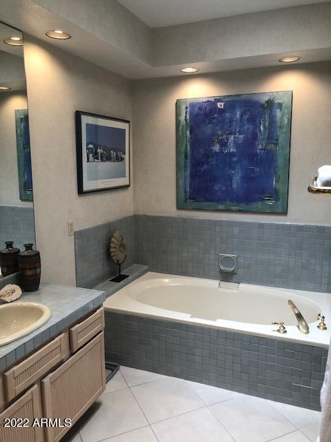 7272 East Gainey Ranch Road, Unit 33 Scottsdale, AZ 85258 - Photo 19 of 31 MASTER BATH