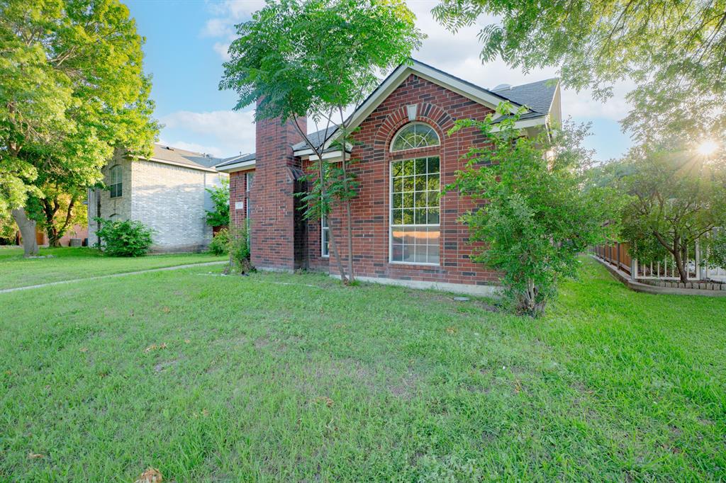 3721 Smartt Street Rowlett, TX 75088 - Photo 3 of 27 a view of a yard in front of house