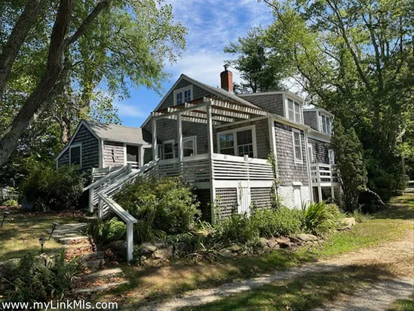 $1,495,000 | 651 State Road, West Tisbury, MA 02568