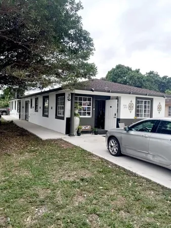 $2,850 | 3250 Northwest 94th Street, Miami, FL 33147