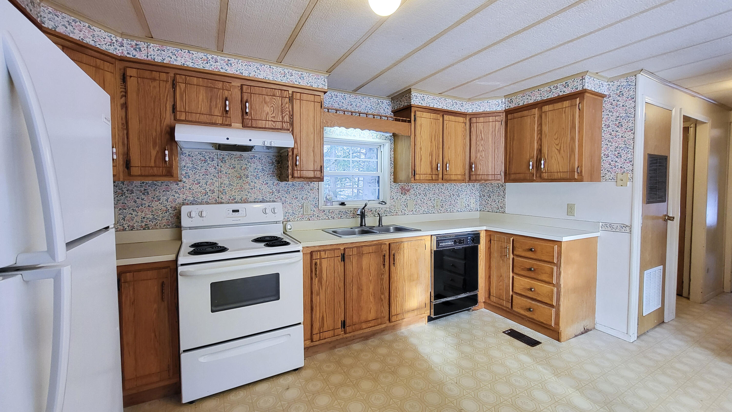 9 Carroll Avenue Standish, ME 04084 - Photo 11 of 18 8-20251209_135150