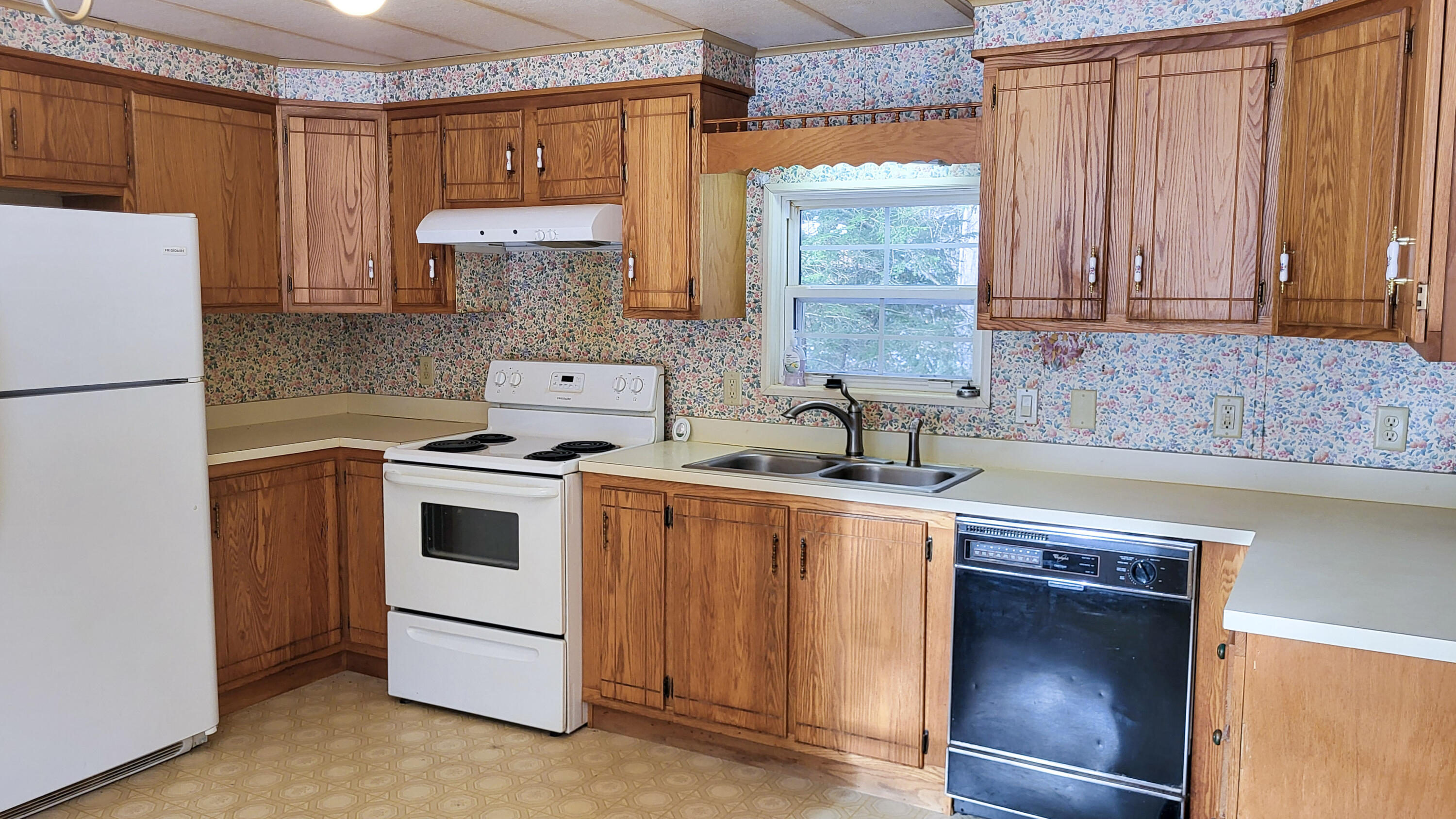 9 Carroll Avenue Standish, ME 04084 - Photo 12 of 18 7-20251209_135209