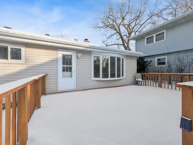 $2,600 | 115 West Helen Road, Palatine, IL 60067