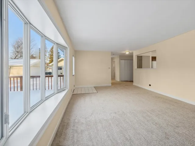 $2,600 | 115 West Helen Road, Palatine, IL 60067