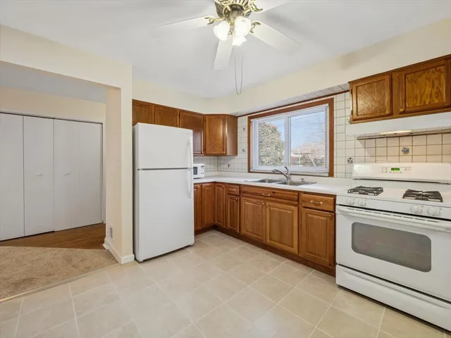 $2,600 | 115 West Helen Road, Palatine, IL 60067