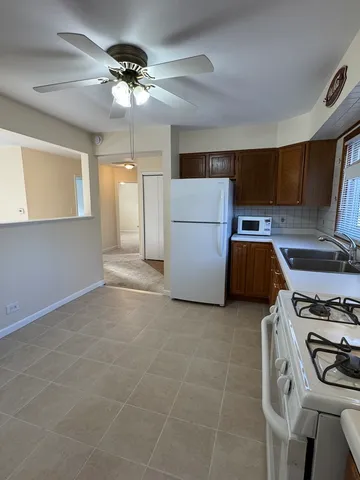 $2,600 | 115 West Helen Road, Palatine, IL 60067