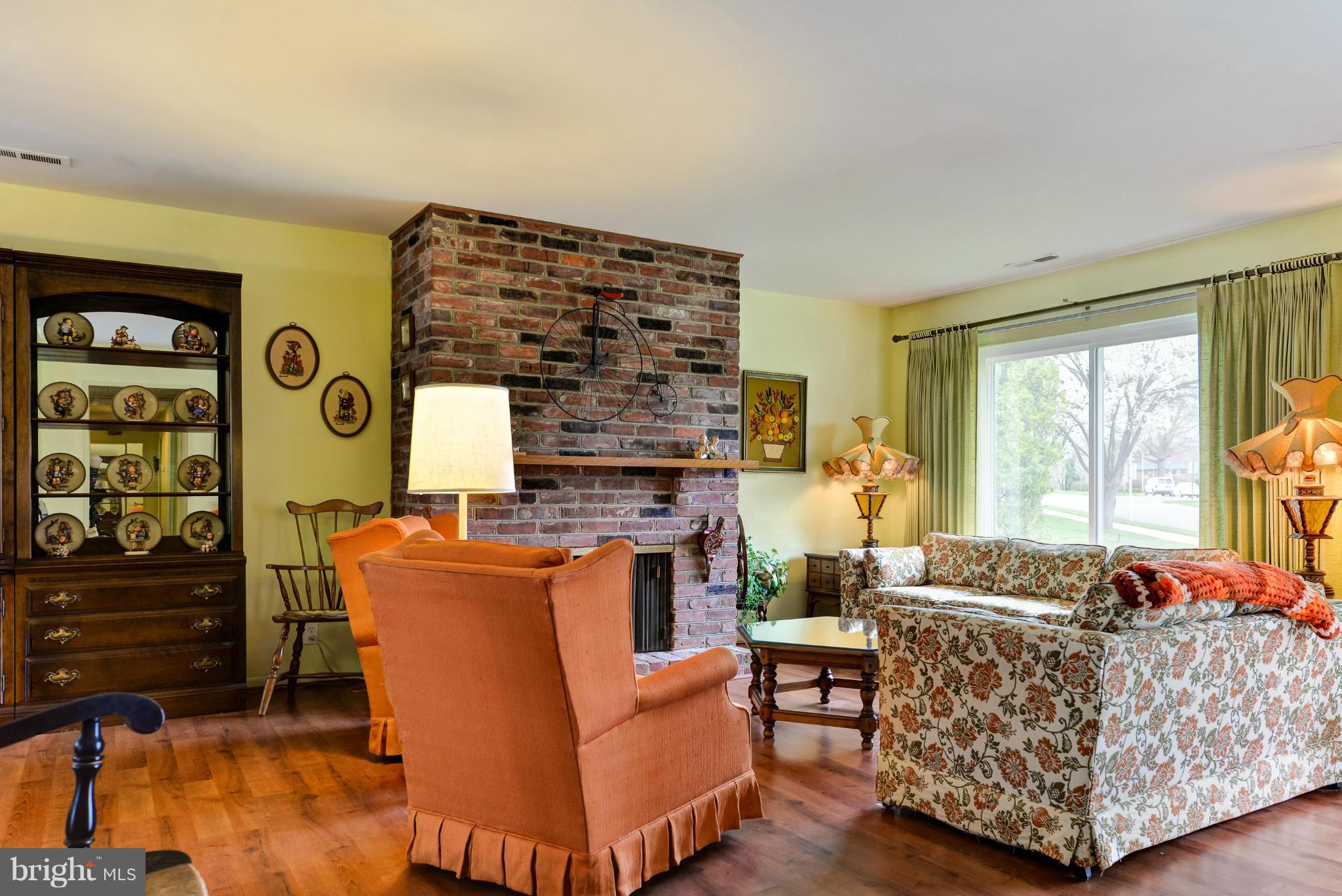 3668 Edelmar Terrace, Unit 118B Silver Spring, MD 20906 - Photo 6 of 27 Living Room