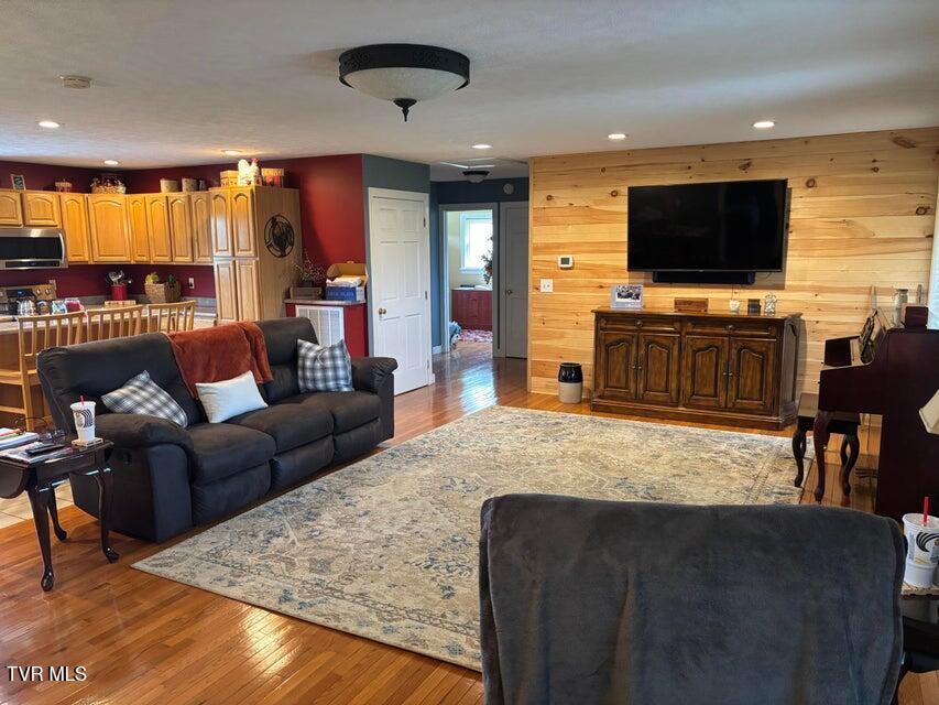 114 Robertson Creek Road Bulls Gap, TN 37711 - Photo 3 of 16 114 lr