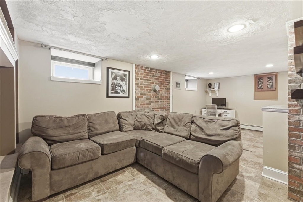 29 Clapp Street Walpole, MA 02081 - Photo 19 of 37