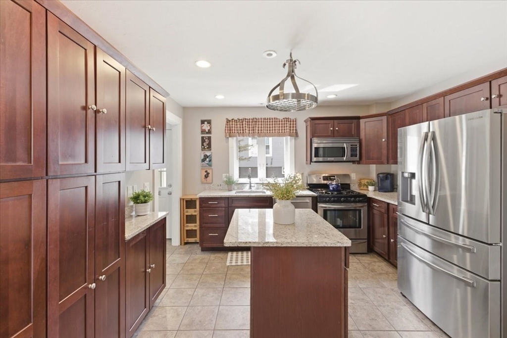 29 Clapp Street Walpole, MA 02081 - Photo 5 of 37