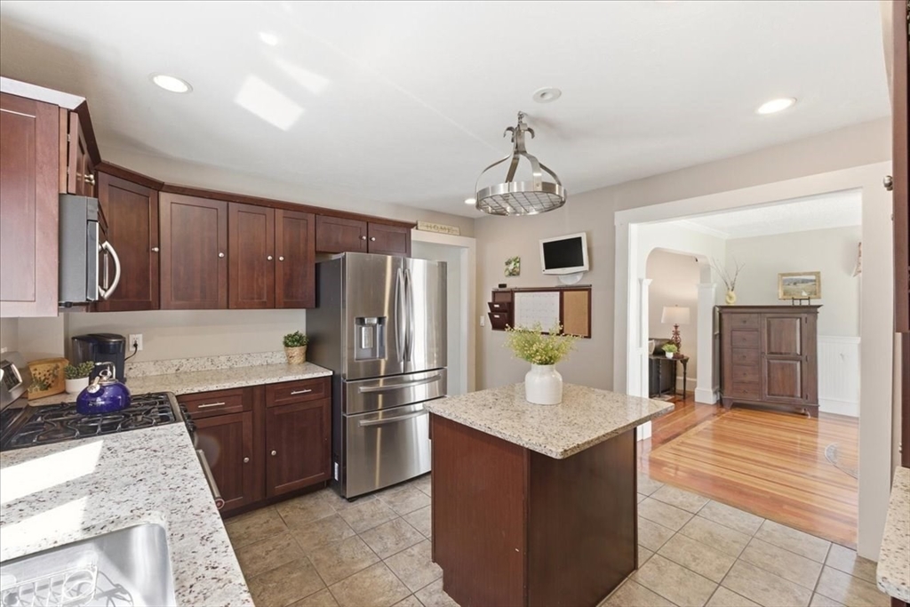 29 Clapp Street Walpole, MA 02081 - Photo 6 of 37