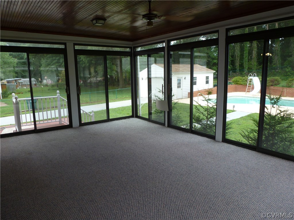 7408 Oak Ridge Street Henrico, VA 23294 - Photo 9 of 31 Perfect Place to relax or entertain.
