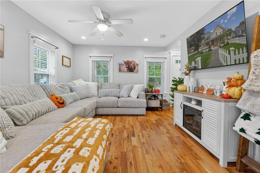 352 Church Avenue Warwick, RI 02889 - Photo 11 of 50