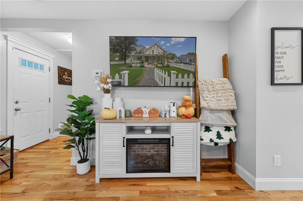 352 Church Avenue Warwick, RI 02889 - Photo 9 of 50