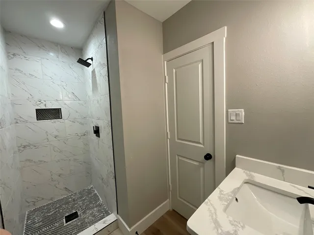 $2,400 | 7735 Meadville Street, Houston, TX 77061