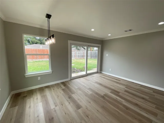 a view of a back yard