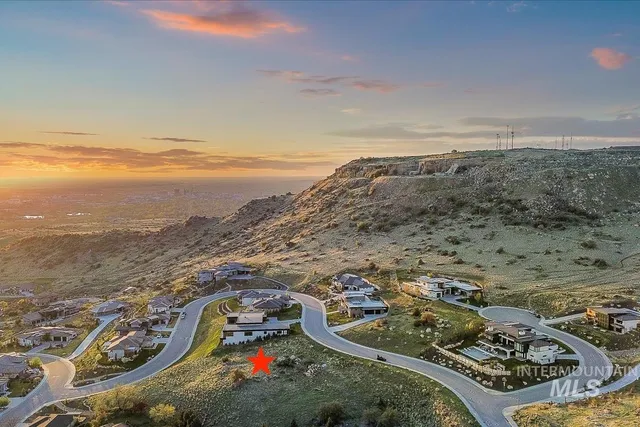 $899,900 | 3651 East Clarion Drive, Boise, ID 83712