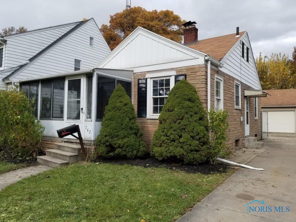 742 Alvison Road Toledo, OH 43612 - Photo 2 of 13 Gallery Image 2