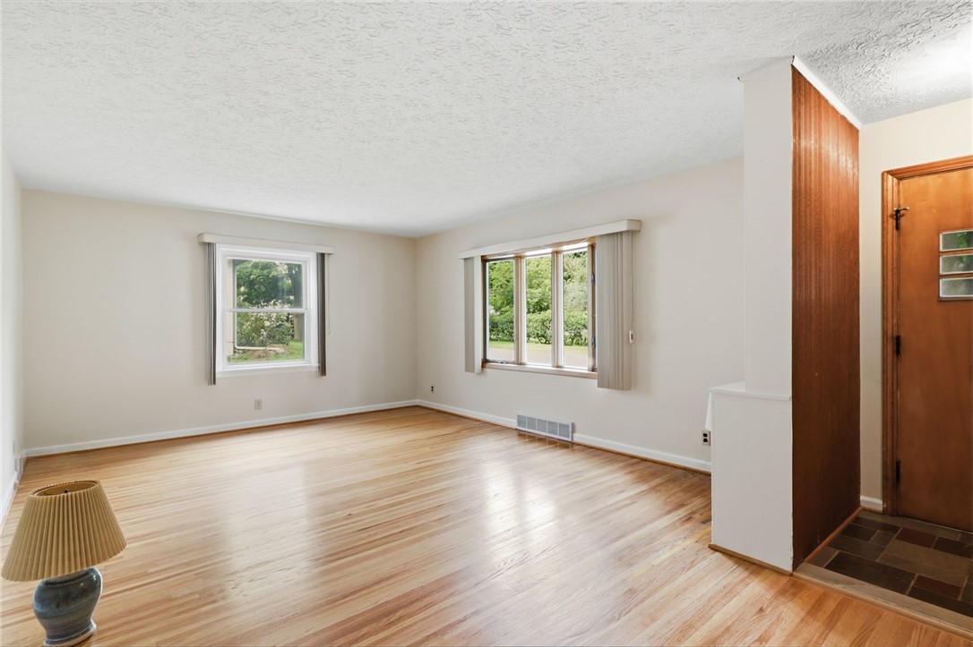 314 Roosevelt Road East Rochester, NY 14445 - Photo 4 of 28 Gallery Image 4