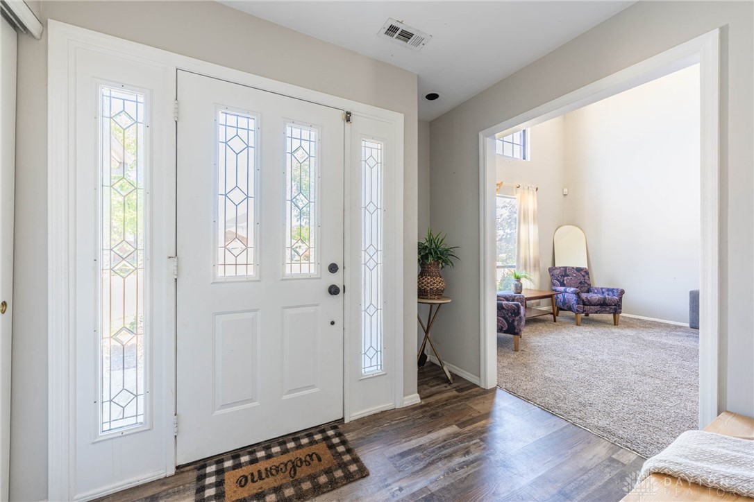 6808 Charlesgate Road Huber Heights, OH 45424 - Photo 2 of 38 Entryway