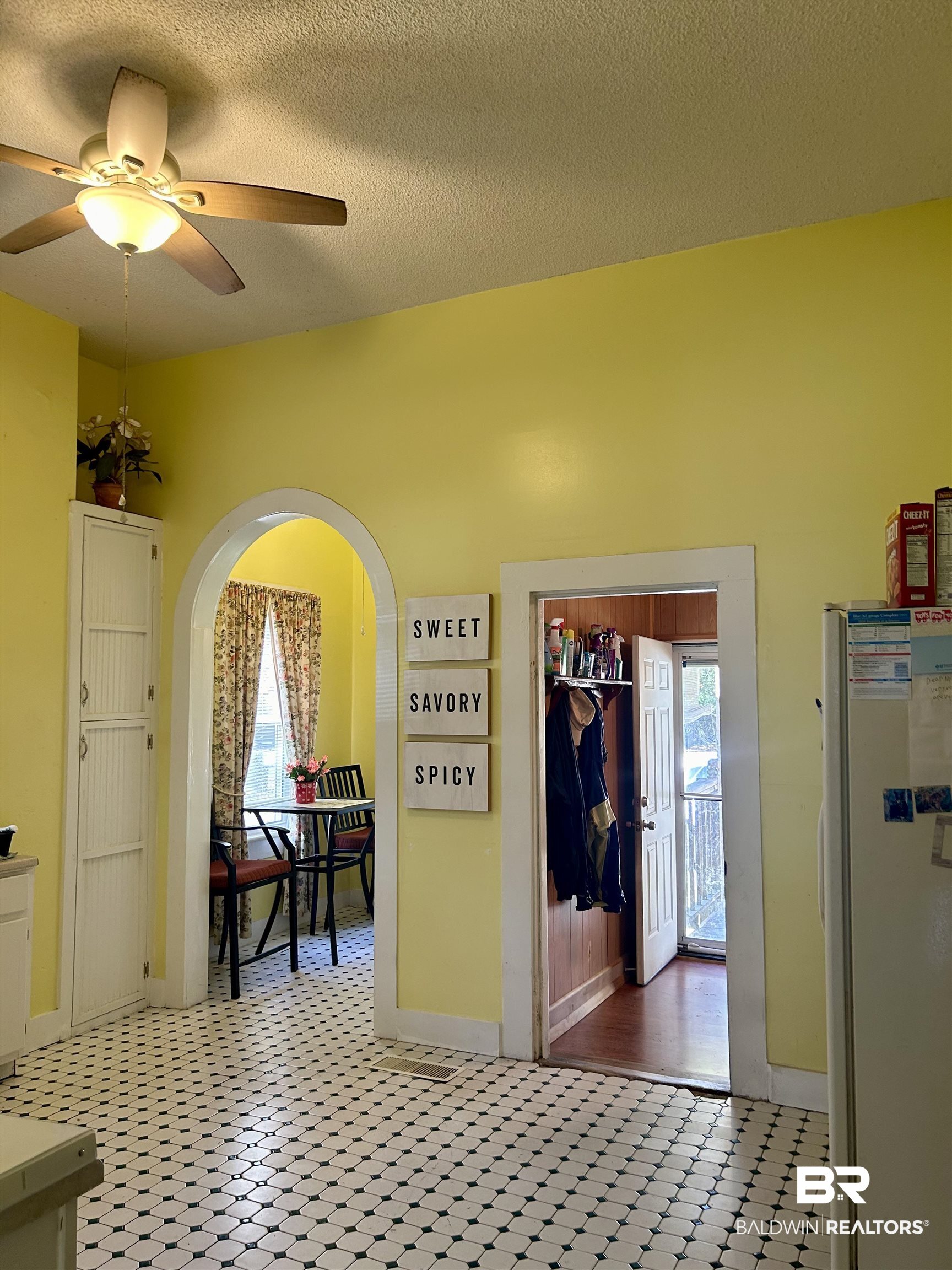 405 North Wasson Avenue Mobile, AL 36612 - Photo 7 of 26 Interior space with plenty of natural light and a textured ceiling