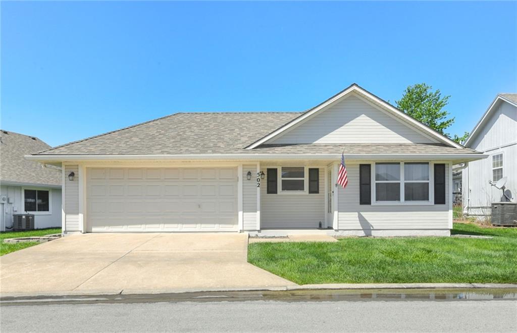 502 Poseidon Way Raymore, MO 64083 - Photo 2 of 22