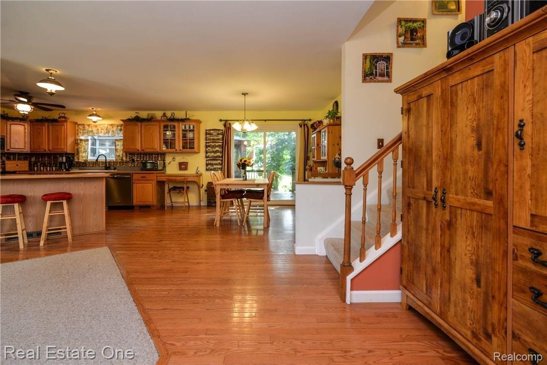 3859 West Schafer Road Pinckney, MI 48169 - Photo 6 of 60 LIVING ROOM.jpg
