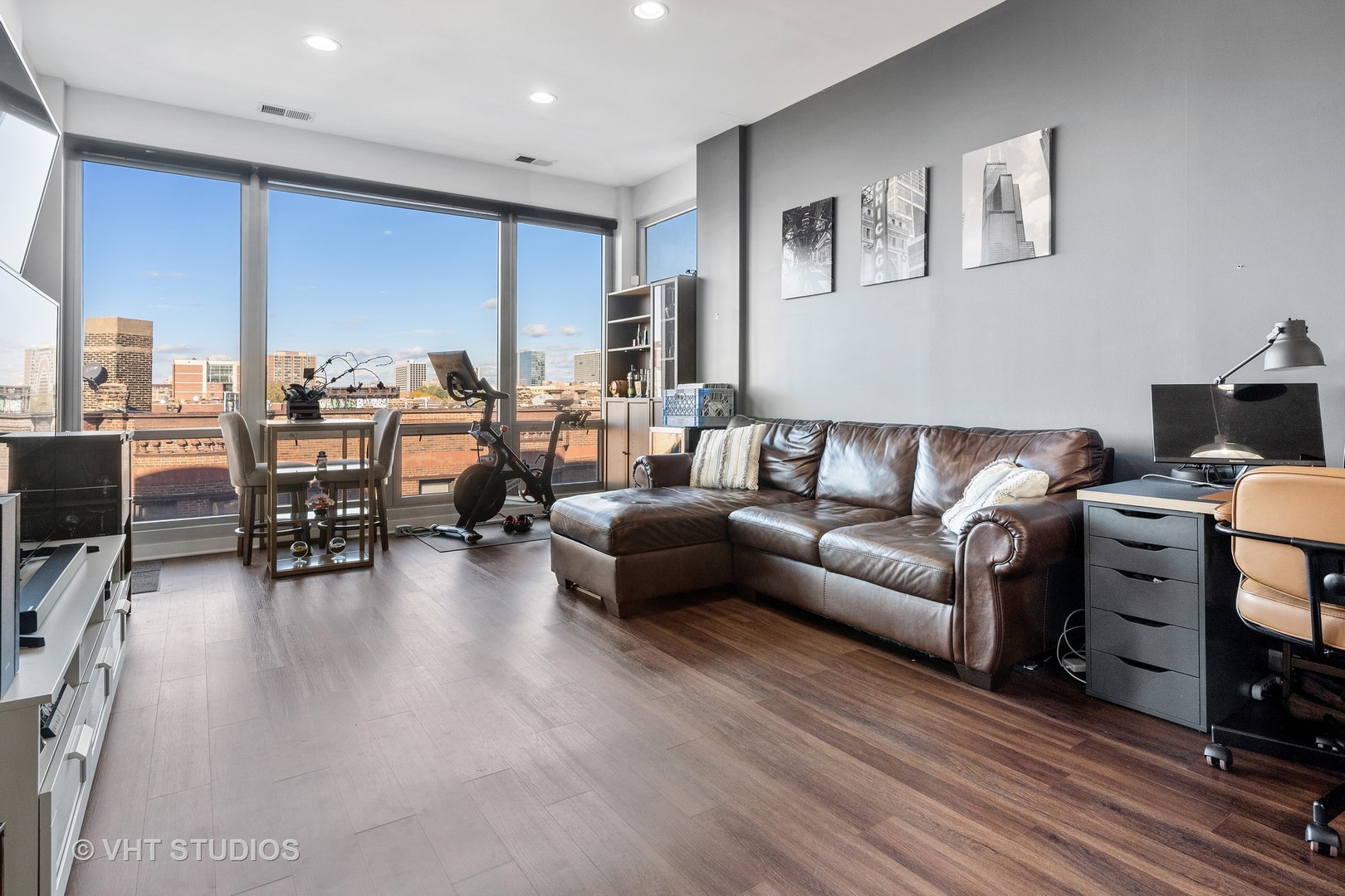 3920 North Sheridan Road, Unit 403 Chicago, IL 60613 - Photo 4 of 13 a living room with furniture and a wooden floor
