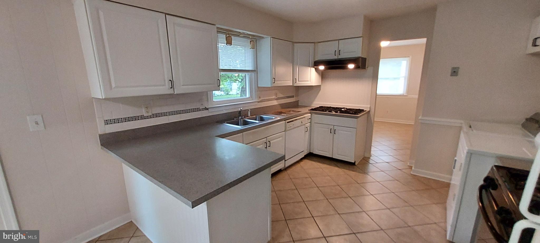 613 Overlook Street Culpeper, VA 22701 - Photo 6 of 15 Breakfast bar