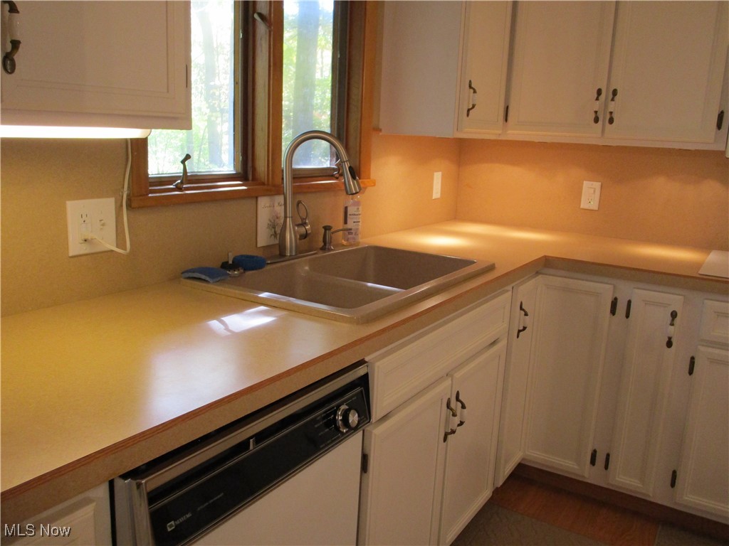 3272 East Smith Road Medina, OH 44256 - Photo 7 of 34 This kitchen has had all cabinets refaced.