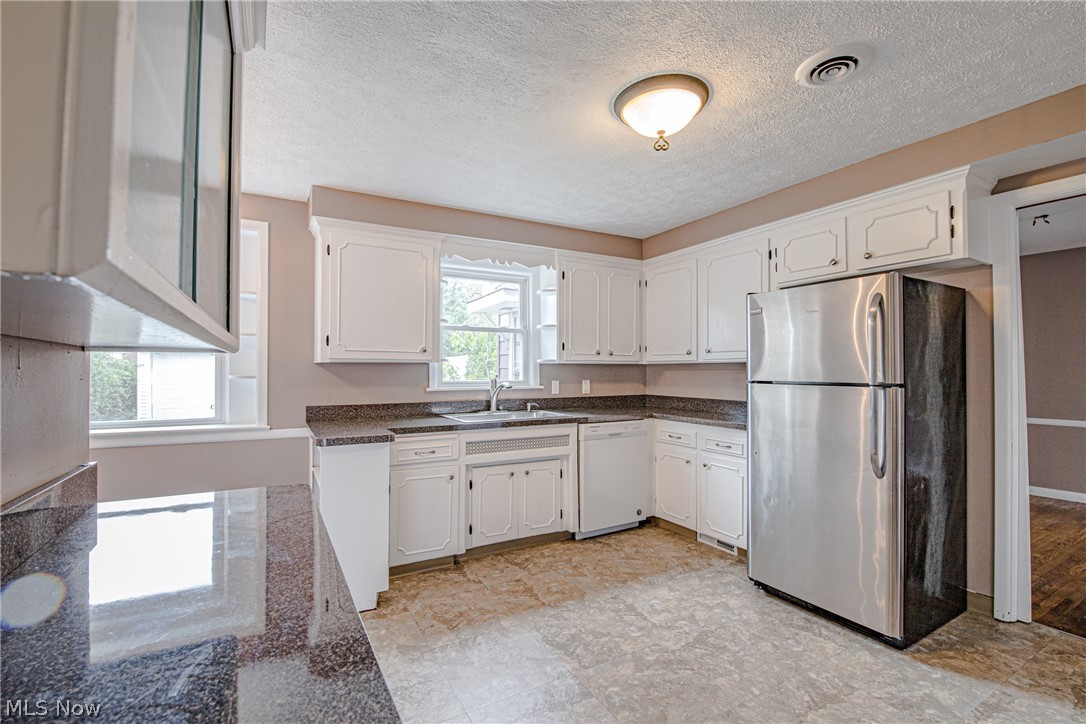 2329 Traymore Road Cleveland, OH 44118 - Photo 10 of 21