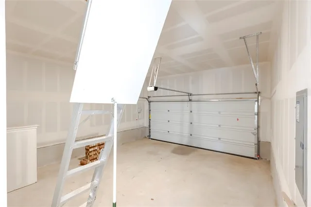 $2,295 | 163 Cibolo Crk Drive, Bastrop, TX 78602