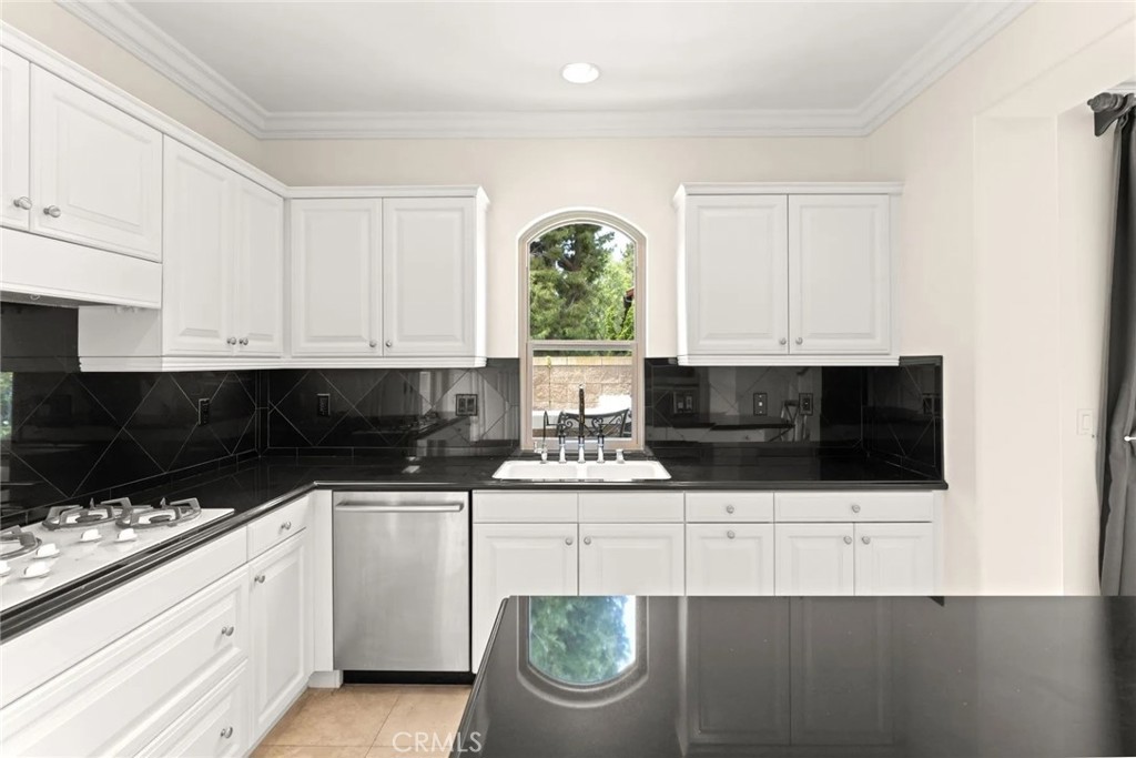 61 Shade Tree Irvine, CA 92603 - Photo 13 of 38