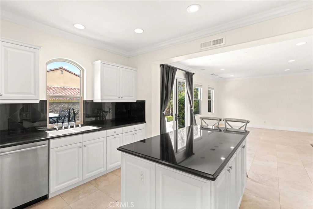 61 Shade Tree Irvine, CA 92603 - Photo 15 of 38