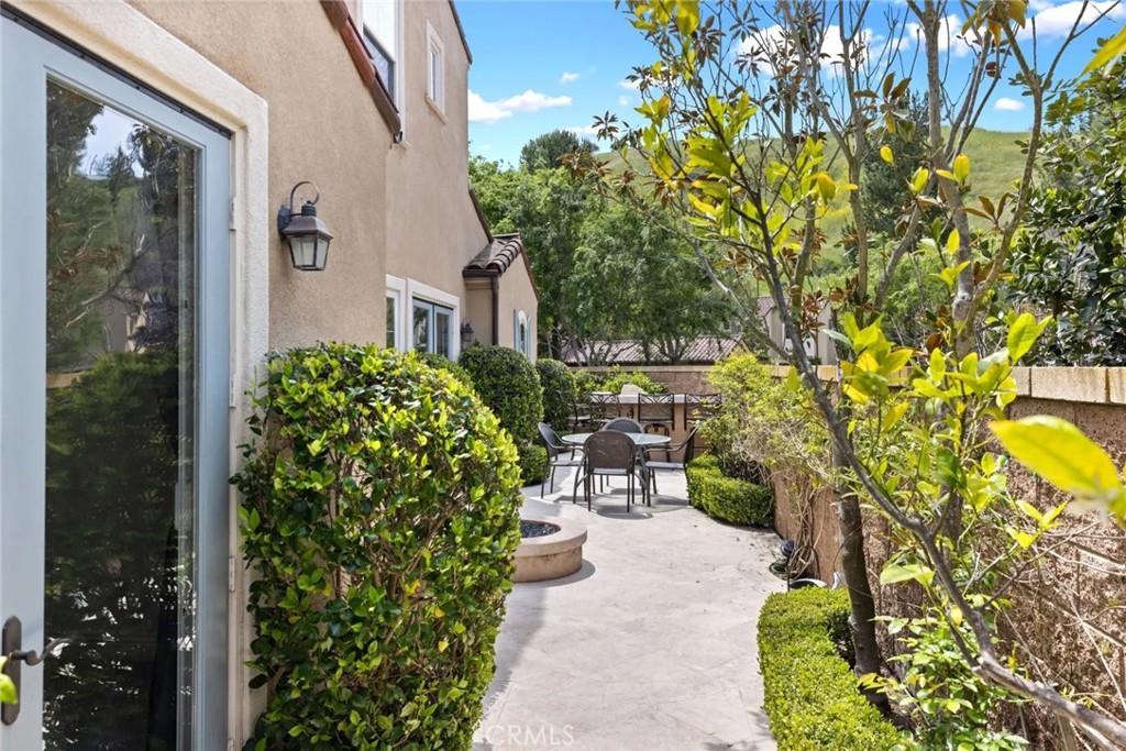 61 Shade Tree Irvine, CA 92603 - Photo 6 of 38