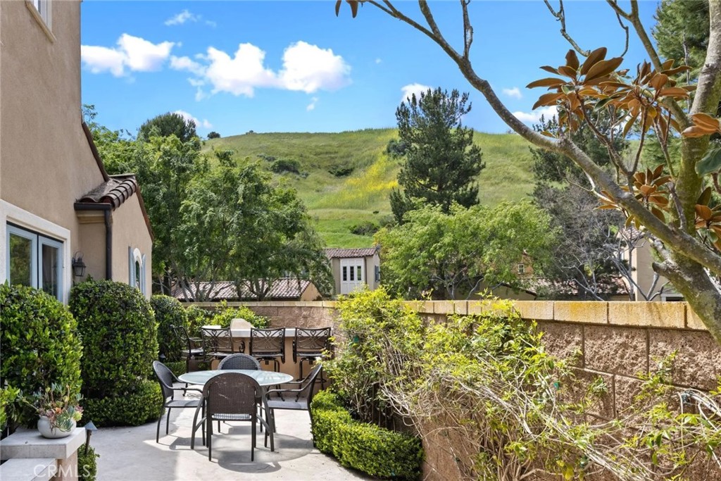 61 Shade Tree Irvine, CA 92603 - Photo 7 of 38