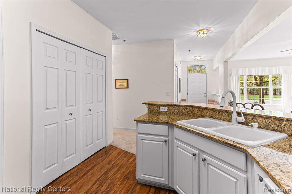 1637 Deepwood Circle Rochester, MI 48307 - Photo 15 of 34