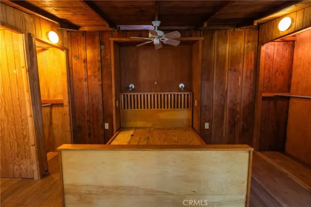 a view of entryway with a window