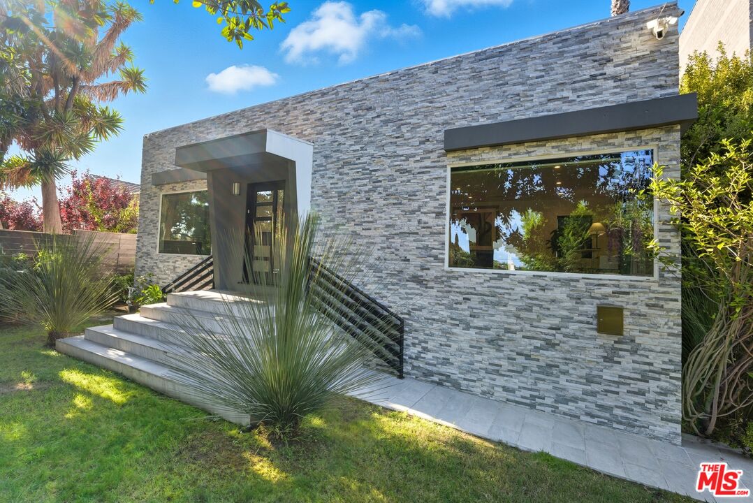 10915 Ayres Avenue Los Angeles, CA 90064 - Photo 26 of 51 a view of a entryway door front of house