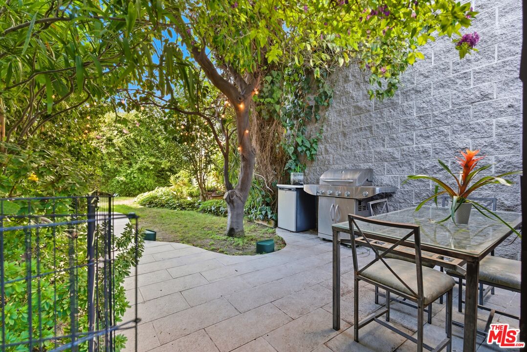 10915 Ayres Avenue Los Angeles, CA 90064 - Photo 30 of 51 a view of an outdoor space with seating