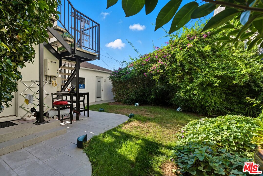 10915 Ayres Avenue Los Angeles, CA 90064 - Photo 32 of 51 a view of a chairs and table in a backyard