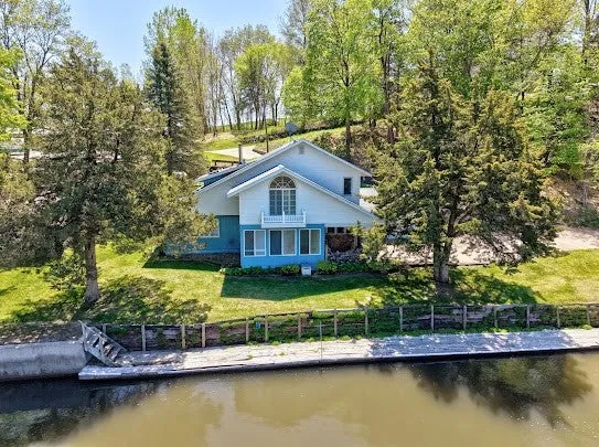 $1,200,000 | 20879 263rd Street, Manchester, IA 52057