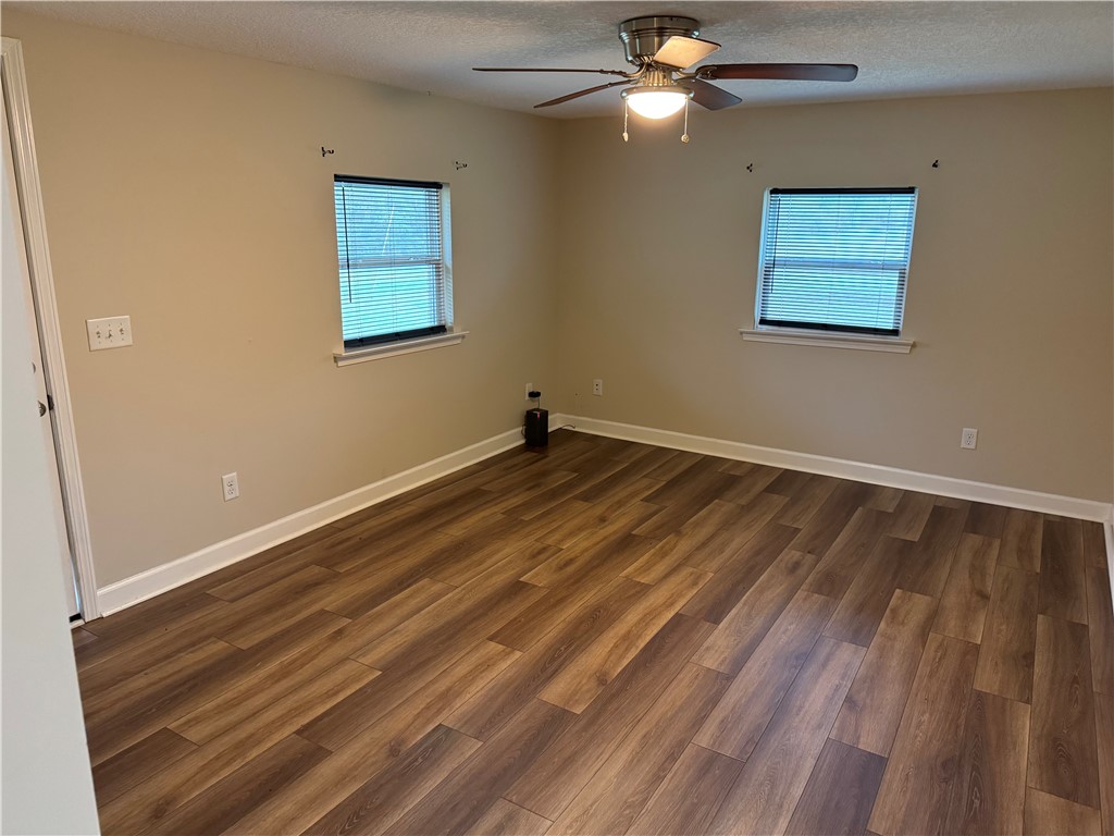 828 Knox Street Nahunta, GA 31553 - Photo 6 of 16